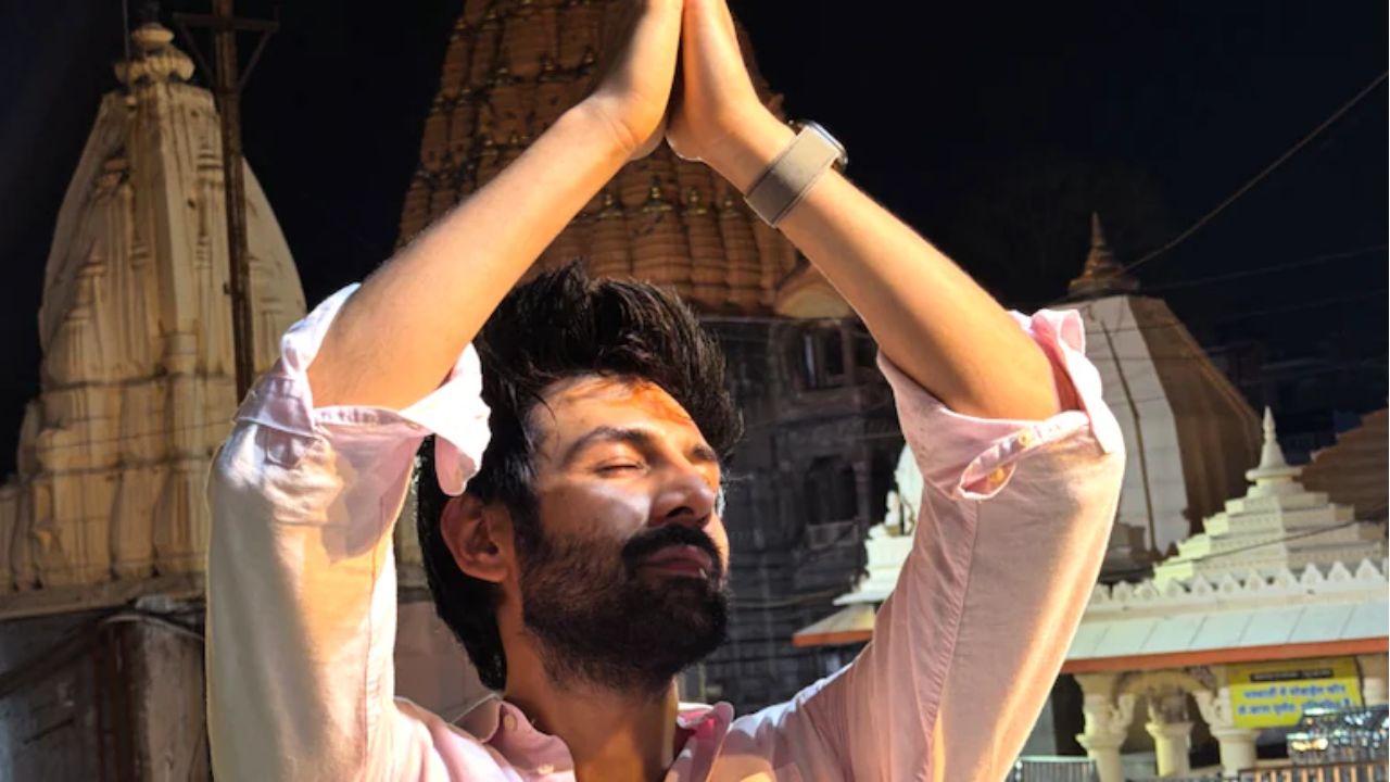 नेशनल अवॉर्ड जीतने के बाद बाबा महाकाल की शरण में पहुंचे कार्तिक आर्यन, माता-पिता संग किए दर्शन