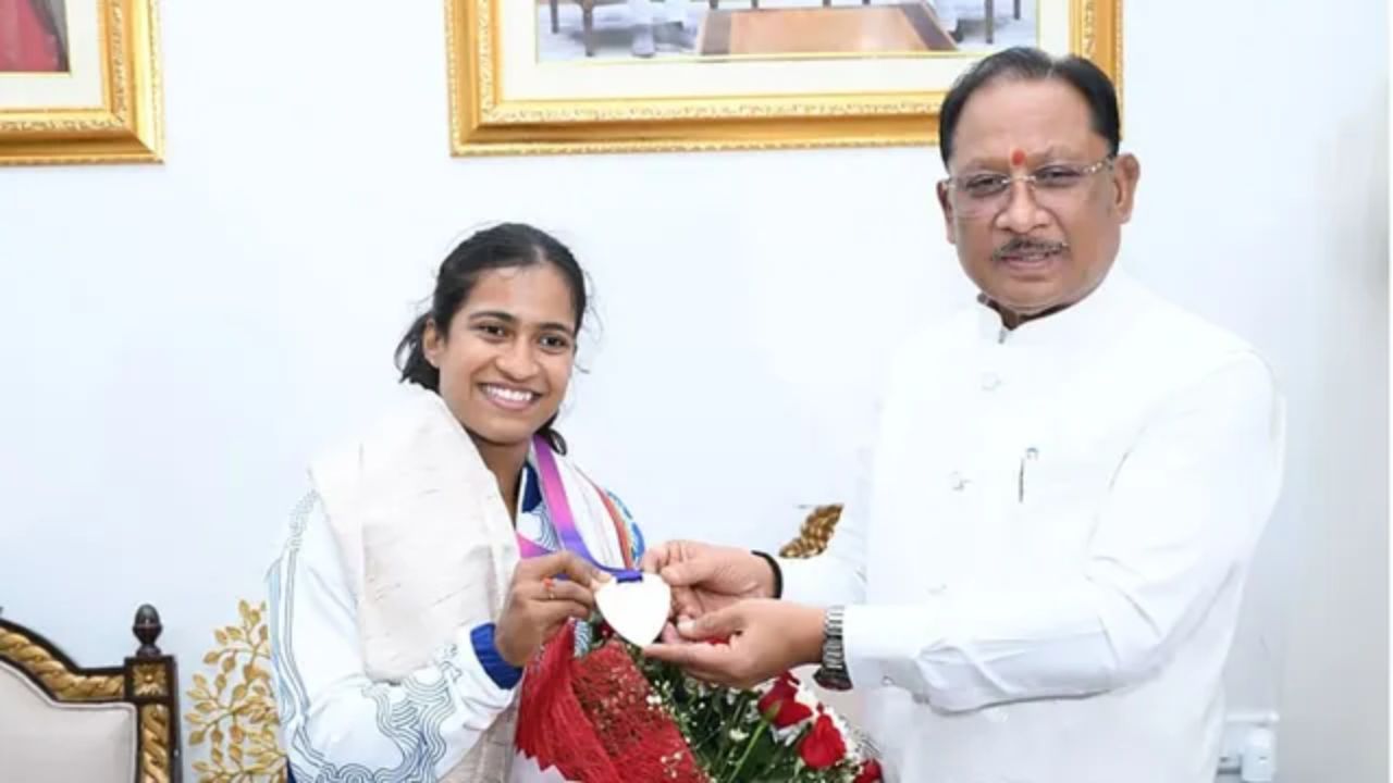 कॉमनवेल्थ गेम्स की रजत विजेता ज्ञानेश्वरी यादव बनीं DSP, 30 लाख रुपये से सम्मानित