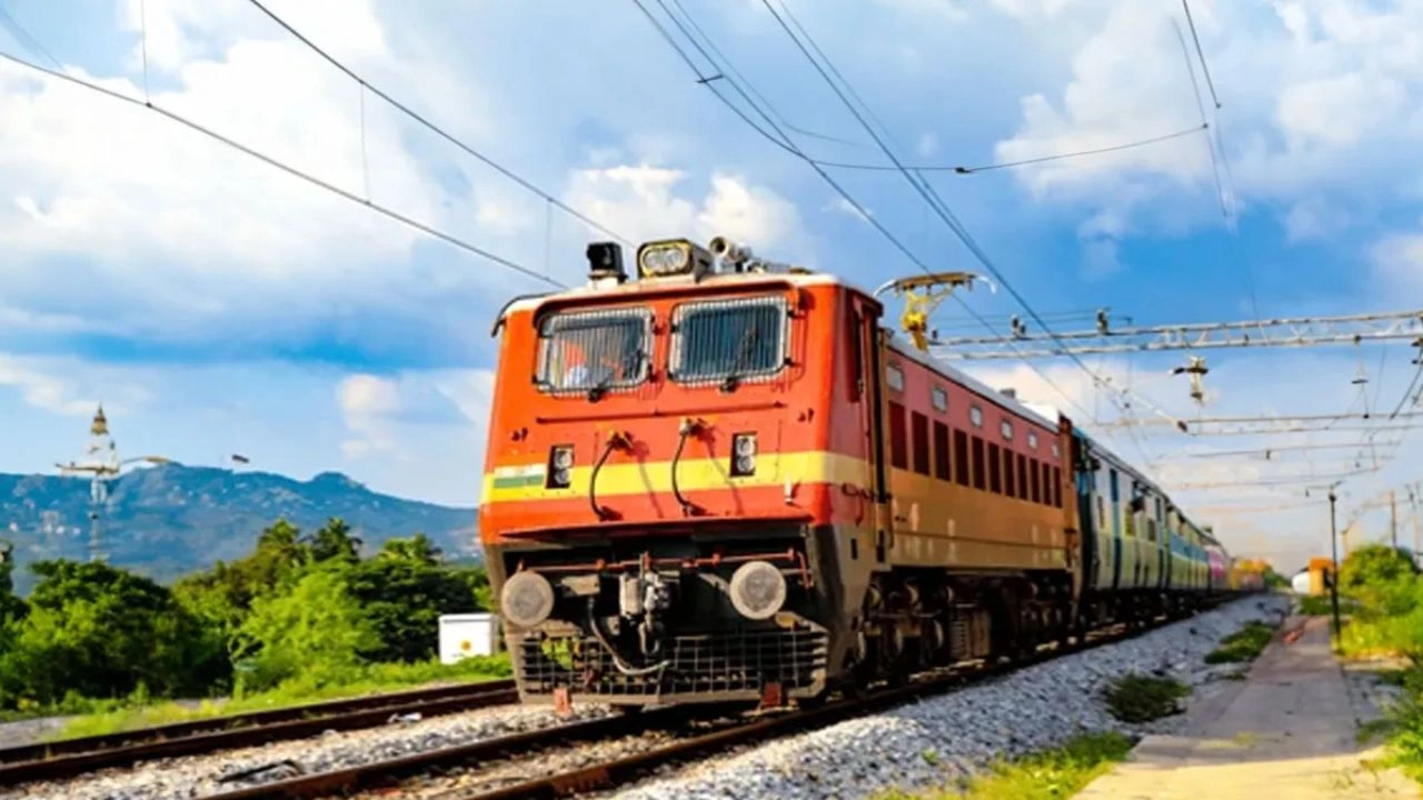 बिलासपुर-बक्सर एक्सप्रेस रद्द, कई ट्रेनें डायवर्ट… रेलवे ने बदला शेड्यूल
